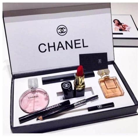 chef de produit maquillage chanel|what is best chanel mascara.